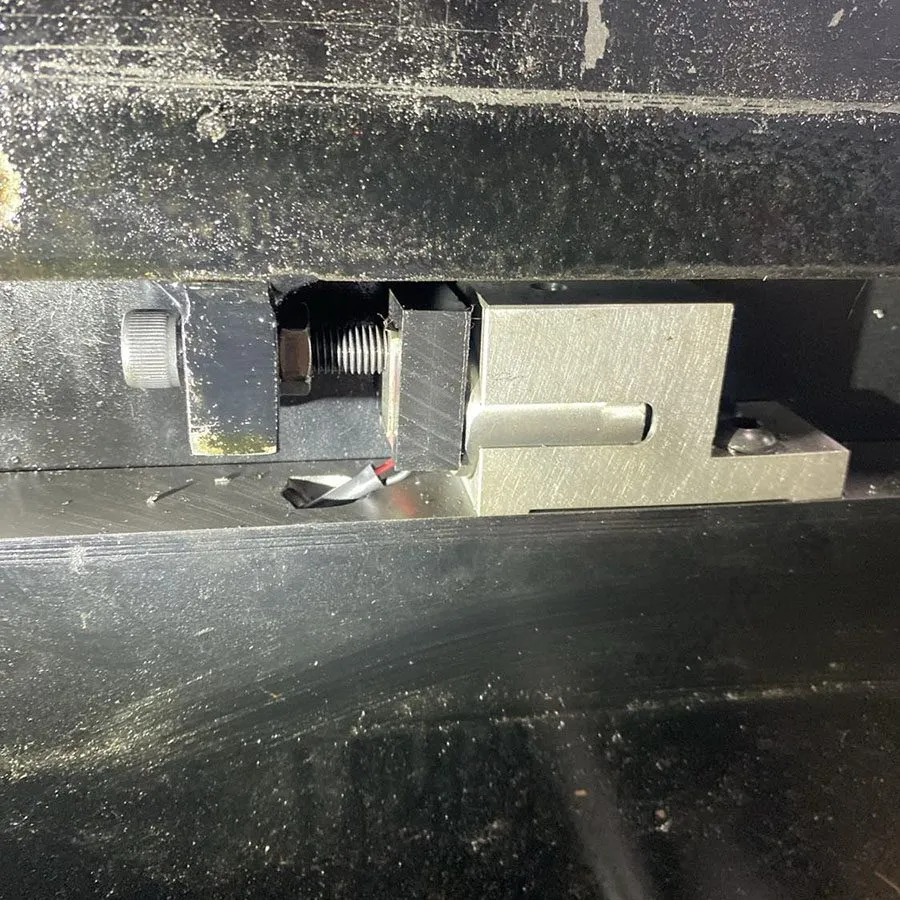 Piezoelectric sensor mounted on a Hines balancing machine trunnion block